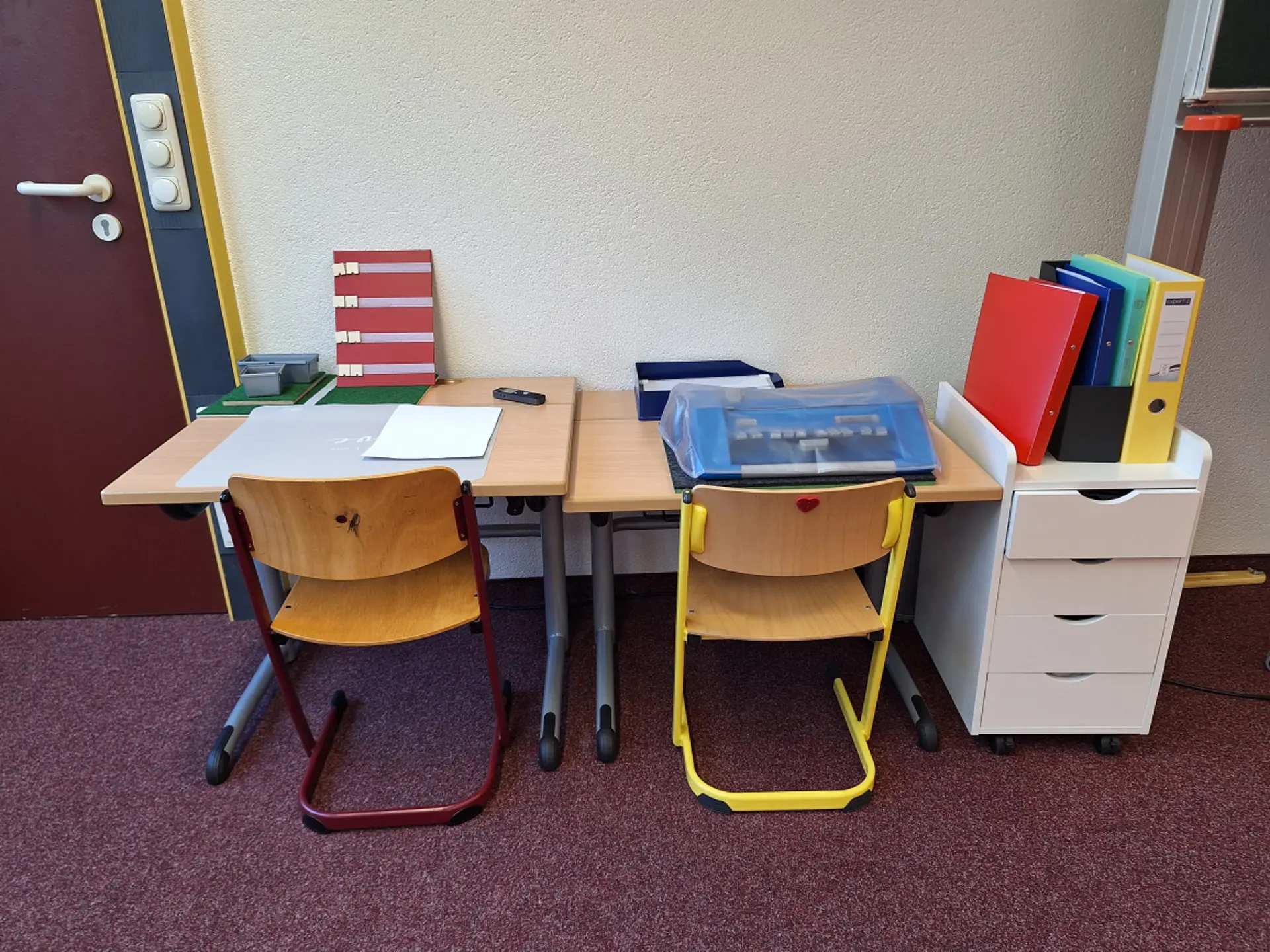 Arbeitsplätze von blinden Schüler*innen