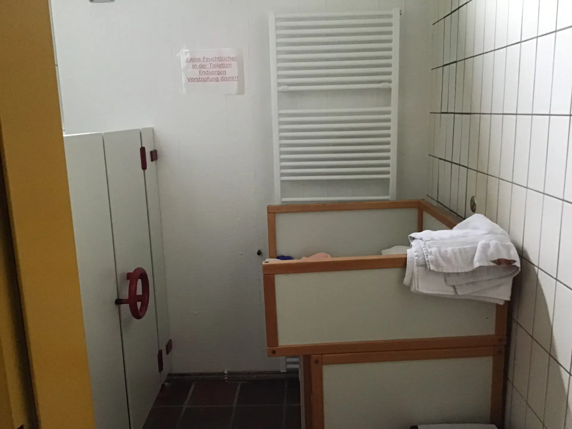 Raum mit Wickelmöglichkeit