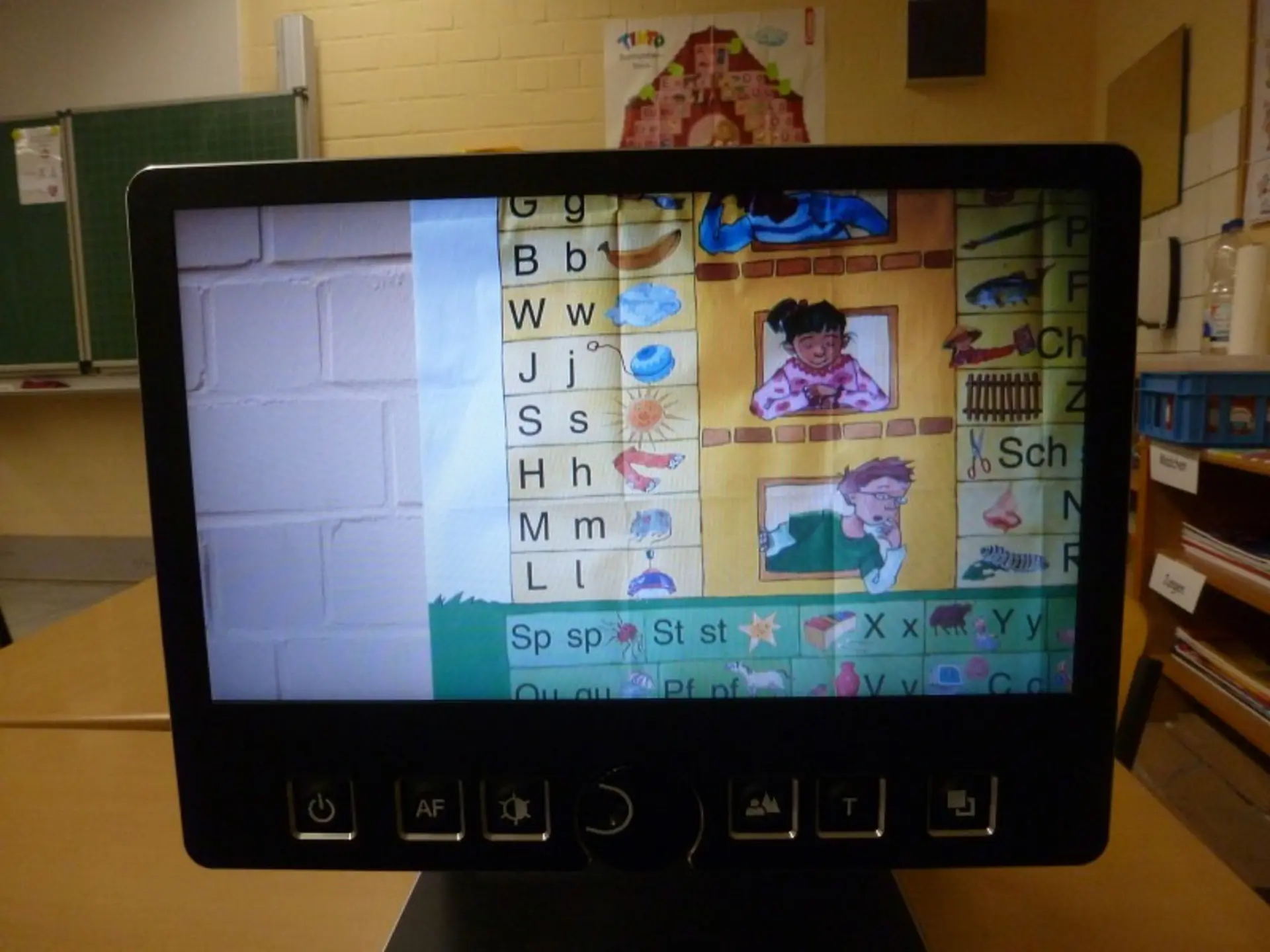 Hilfsmittel im Gemeinsamen Lernen: angeschaltetes Visiobook