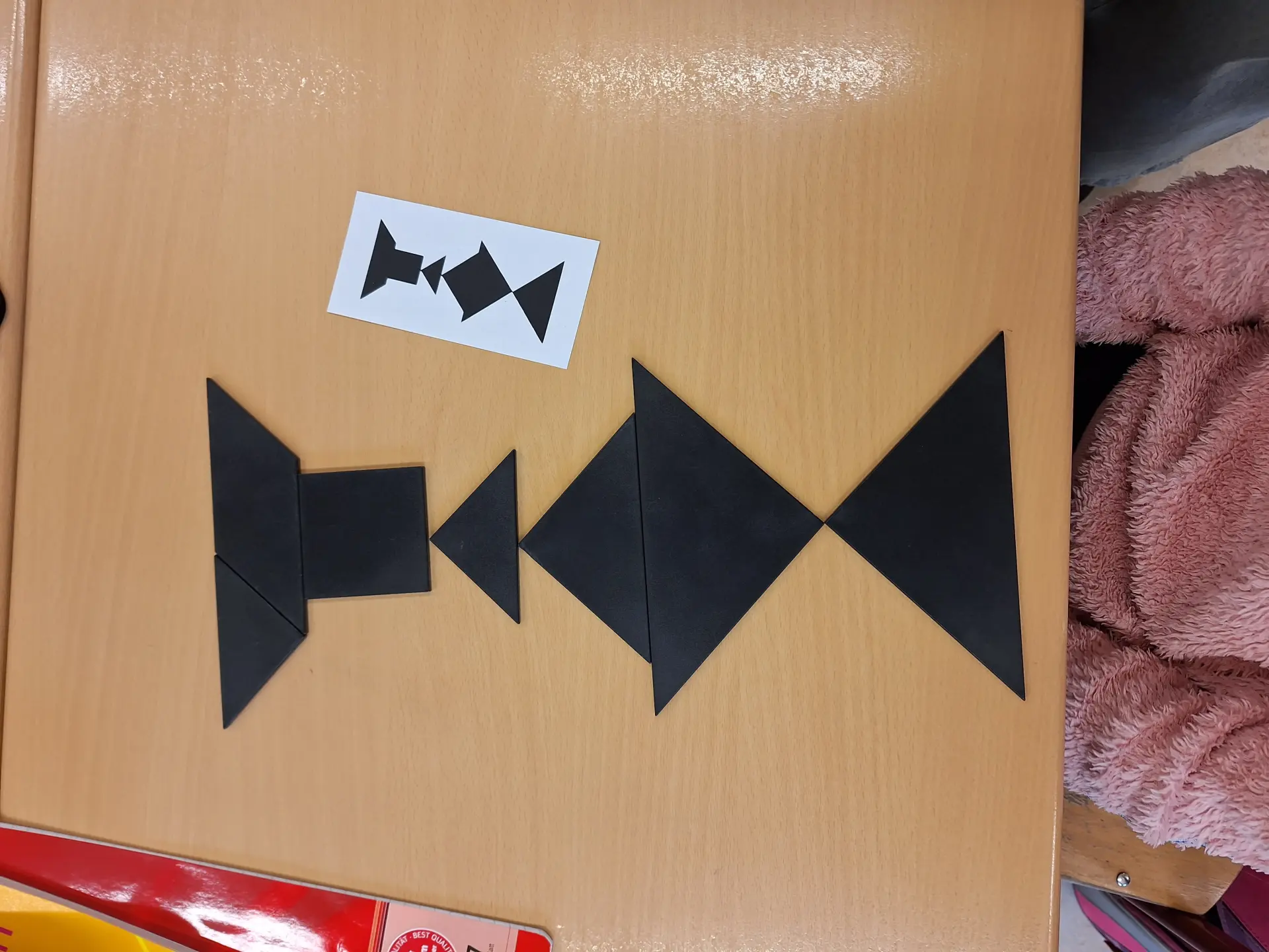 Figuren legen zur visuellen Wahrnehmungsförderung